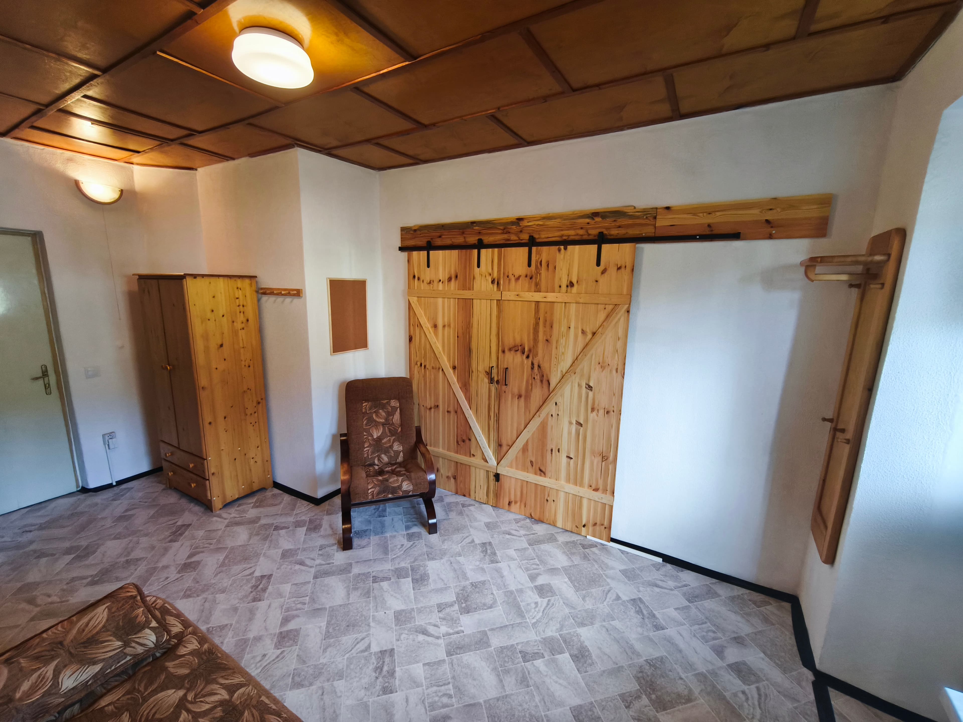 Vstupní chodba a lavice